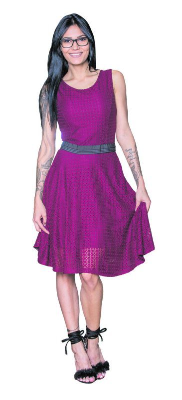 danijela jokovic aus bregenz trägt ein Kleid in der Farbe Bordeaux. Gibt‘s bei Fussl Modestraße um 39,99 Euro.
              Foto: VN/Steurer