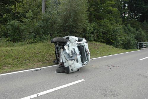 Das Auto nach dem ungewollten „Ausflug“. Foto: kapo