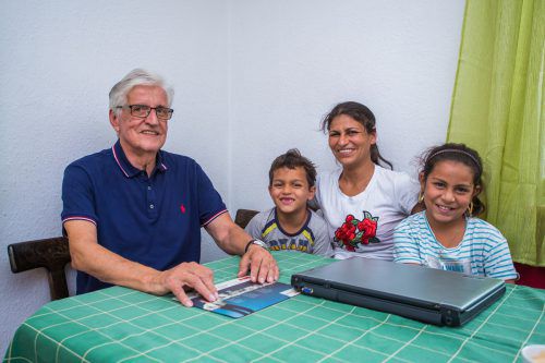Der Dornbirner Heribert Fritsch ist einer jener Menschen, der Georgiana und ihren Kindern zur Seite steht.   Foto: VN/Steurer