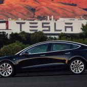 Tesla holt sich frisches Geld