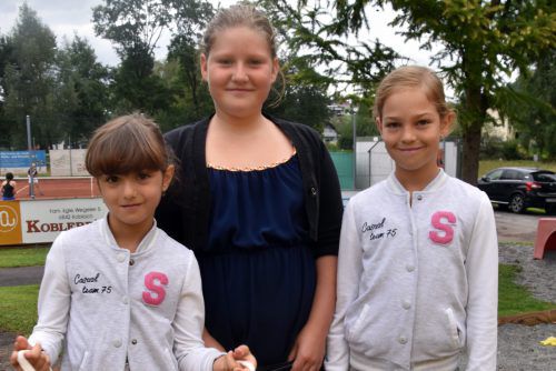 Die Koblacher Nachwuchsspielerinnen Julia Mild (7), Anna Sand­holzer (11) und Lina Mild (9) (v. l.).  Fotos: LOA