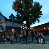 „Jägerstätter“, das Stück über den Kriegsdienstverweigerer, wird vor der Basilika aufgeführt