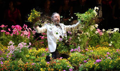 „Lear“ von Aribert Reimann, inszeniert von Simon Stone im Bild von Bob Cousins in der Felsenreitschule in Salzburg. Fotos: APA