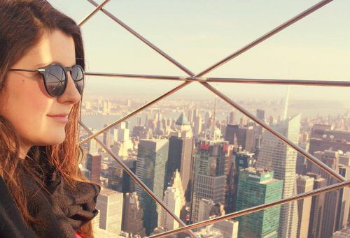 Manhattan liegt ihr zu Füßen. Saskia Heel auf dem weltberühmten Empire State Building.