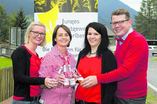 Manuela Dreier (l.), Falba-Stuba-Chefin Ines Schmid, Michaela Herburger und JGV-OM Matthias Müller.