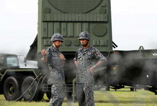 Nachdem eine nordkoreanische Mittelstreckenrakete über Japan flog, testete Japans Armee ihr Raketenabwehrsystem. reuters