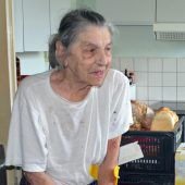 Alt, arm, weiblich und auf Unterstützung angewiesen