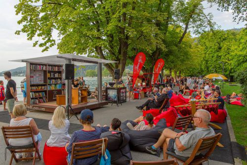Zur Eröffnung der Aktion StadtLesen präsentierte die österreichische Autorin Petra Piuk ihren Roman „Lucy fliegt“. Foto: VN/Paulitsch