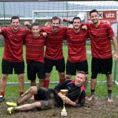 Für den guten Zweck im Dauerregen gespielt