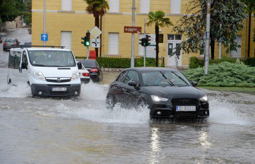 Auf den Straßen von Zadar gab es nach wie vor Behinderungen. afp