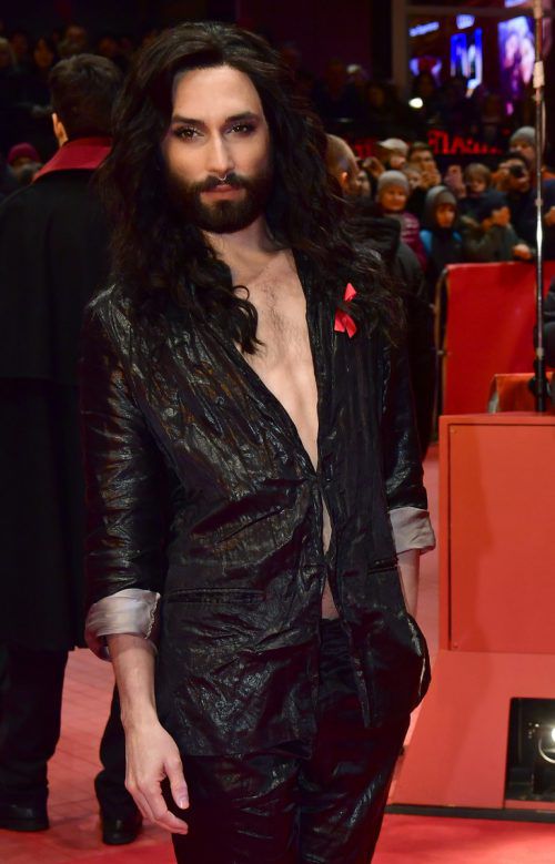 Auf der Bühne tritt Conchita meistens in funkelnder Robe auf.  afp