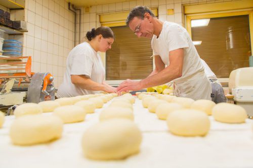 Bäcker und Konditoren sind von den Preissteigerungen bei Butter, Getreide und Eiern besonders betroffen. Symbolbild/VN