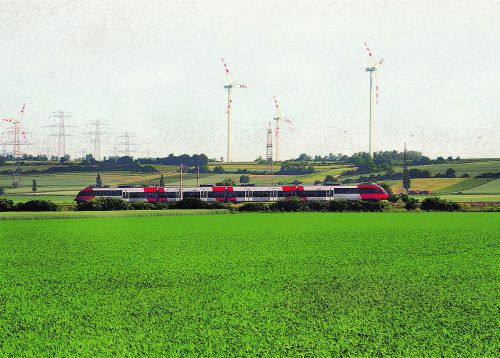 Bereits 92 Prozent des Bahnstroms stammen aus erneuerbaren Energieträgern wie Wasser, Wind und Sonne.  ÖBB
