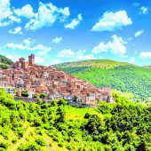 Das Bergdorf Castel del Monte