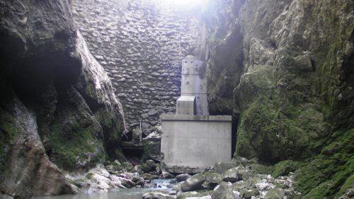 Das Kleinkraftwerk in der Staumauer ist wieder in Betrieb.