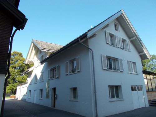 Das über 200 Jahre alte Haus steht heute noch. Tost