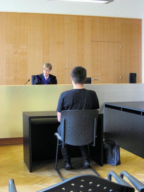 Der junge Mann wurde – noch nicht rechtskräftig – wegen versuchter Weitergabe von Falschgeld verurteilt. EC