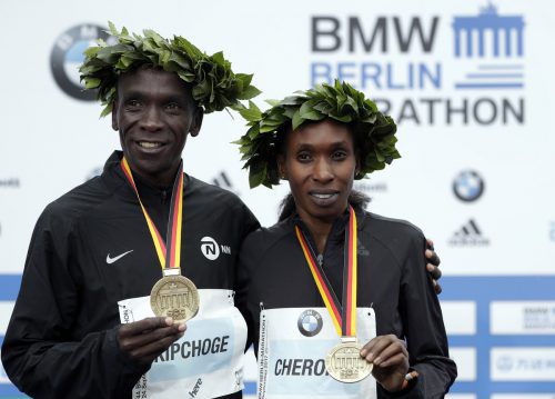 Der Kenianer Eliud Kipchoge und seine Landsfrau Gladys Cherono. AP