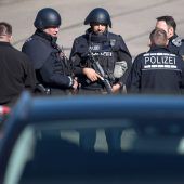 Familiendrama mit drei Toten: Polizei fahndet nach Vater