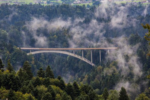 Derzeit stehen unter anderem Arbeiten bei der Lingenauer Hochbrücke an. Rund fünf Millionen werden investiert.  VN/Steurer