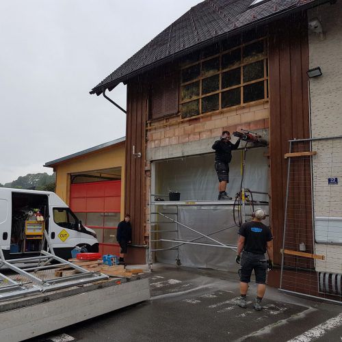 Die Garagentore des Feuerwehrgerätehauses wurden angepasst.