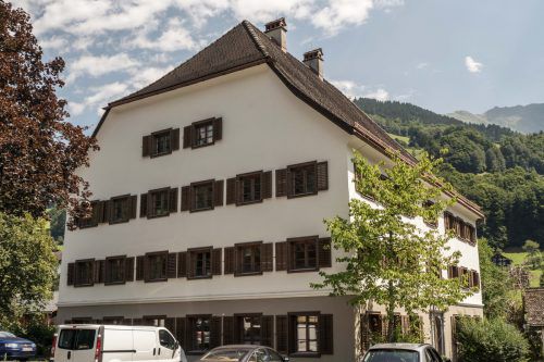 Früher wurde in diesem Haus Recht gesprochen, jetzt ist der Innovations-Hub des Montafons im alten Bezirksgericht eingezogen. SM