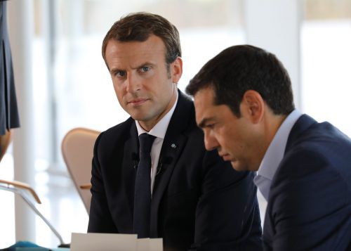 Emmanuel Macron (l.) traf auch Griechenlands Premier Alexis Tsipras. afp