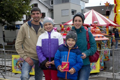 Familienspaß auf dem Götzner Junker-Jonas-Markt für Martin und Geli Bösch mit ihren Kindern Emily und Lia. Franc