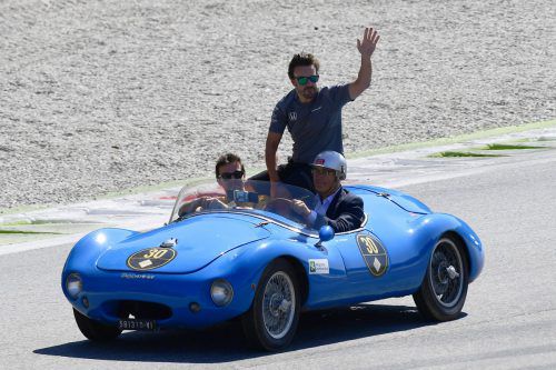 Fernando Alonso und sein Pech mit den Autos: Bei der Showrunde in Monza streikte sogar sein Oldtimer. aFP