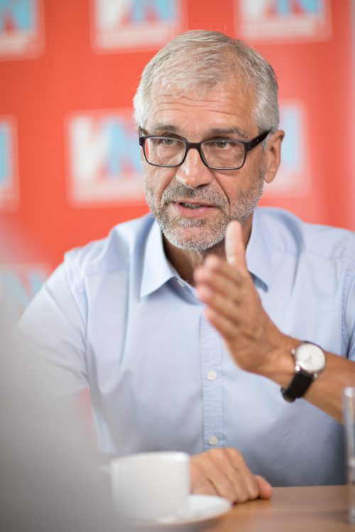 Harald Walser stellt das Buch am kommenden Montag um 19 Uhr in Altach vor.    VN/Sams