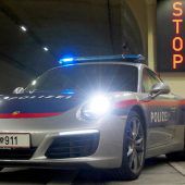 Polizei im Porsche 911