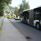 Mofa kollidiert mit Bus