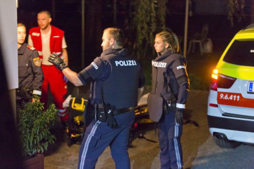 Die Polizei am 23. September 2017 am Ort der furchtbaren Bluttat in der Kirlastraße in Götzis. D. Mathis