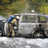 Pkw in Vollbrand