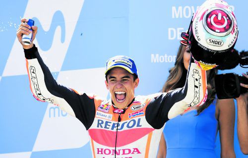 Freude herrscht: Marc Marquez jubelt nach seinem Heimsieg beim Grand Prix von Aragon über den Sieg und die alleinige WM-Führung.  apa