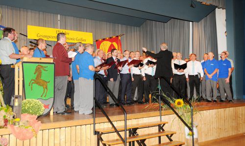 Gemeinsamer Auftritt der „Sauser-Chöre“ beim Jubiläumsfest in Gaißau.