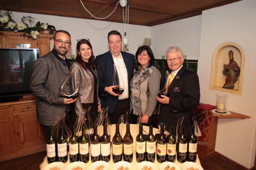 Johannes Pfefferkorn, Carmen Egger, Ludwig und Edith Zortea und VSOV-Präsident Willi Hirsch (v.l.).   AME