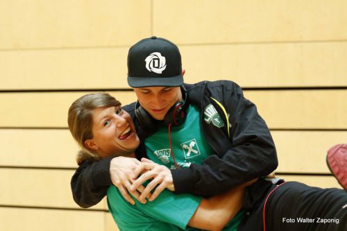 Klaudia Kreuter mit Dominik Jussel, dem Kapitän der Lions. Kreuter