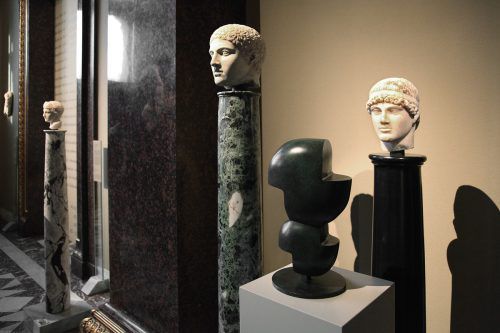 Kunst der Antike und Arbeiten des Vorarlberger Bildhauers Herbert Albrecht ergeben im Kunsthistorischen Museum einen spannenden Dialog. KHM