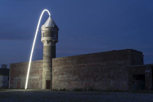 Lichtskulptur von Brigitte Kowanz für das Glanzstoff-Areal.  Tobias Pilz