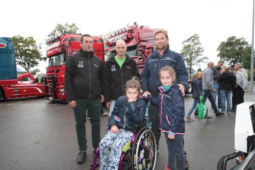 Lkw-Fest für Kinder: Martin Stauder, Obmann Markus Hörmann, Larissa und Sophia Bergthaler, Michael Kantner. Arno Meusburger