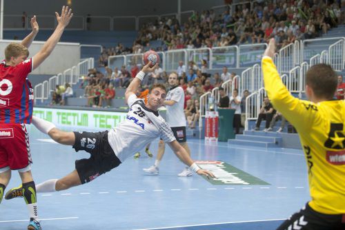 Lukas Herburger und der Alpla HC Hard starten das Unternehmen Titelverteidigung vor eigenem Publikum gegen Liganeuling Graz. Verein
