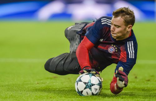 Manuel Neuer wird den Bayern nach seinem Haarriss im linken Fuß lange fehlen. AFP