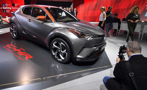 Optischer Hingucker am Stand von Toyota ist das C-HR Hy-Power Concept. In Zukunft soll es stärkere Hybridantriebe geben.
