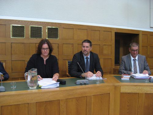 Petra Hatzer-Grubwieser mit dem Kollegen Walter Rabl (M.) von der Gerichtsmedizin und Rechtsanwalt German Bertsch.  Eckert