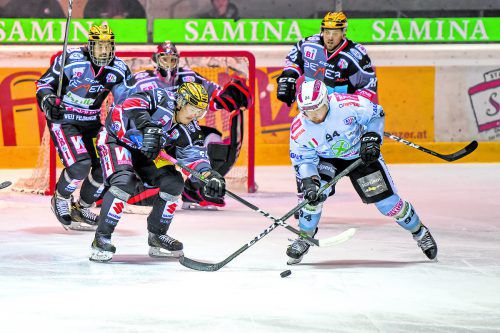 Rittens Thomas Spinell sind gleich vier Feldkricher auf den Fersen: Diethard Winzig, Alex Caffi, Niklas Tikkinen und Marco Zorec. Oliver lerch