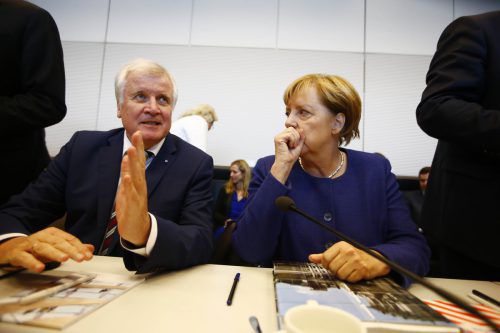 Seehofers CSU musste bei der Wahl größere Verluste hinnehmen als Merkels CDU.  reuters