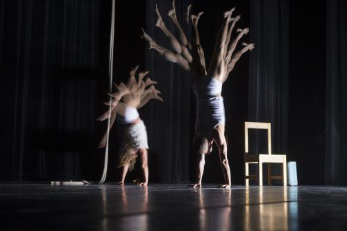„Smoke and Mirrors“ wurde 2015 in Edinburgh mit dem „Total Theatre Award for best Circus“ ausgezeichnet. 
               
              kate russel