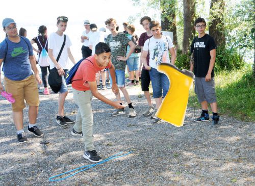 Stiefelweitwurf-Bewerb als Vorbereitung zur Gymnaestrada 2019. ajk