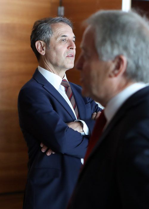 Teamchef Marcel Koller (links) wollte den Vertrag nicht vorzeitig auflösen, nun beendete ÖFB-Präsident Leo Windtner (rechts) alle Diskussionen. gepa